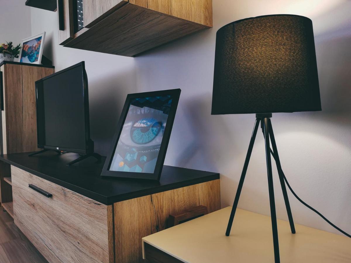 Cozy Corner Apartments - Free Parking & Wi-Fi Чуприя Экстерьер фото